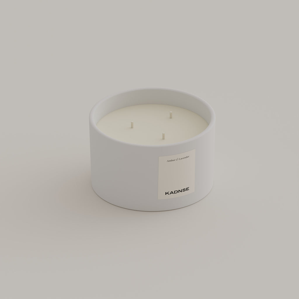 Black Amber & Lavender scented candle 500g White — Kadnse handpoured luxury candle, natural wax, made in Porto