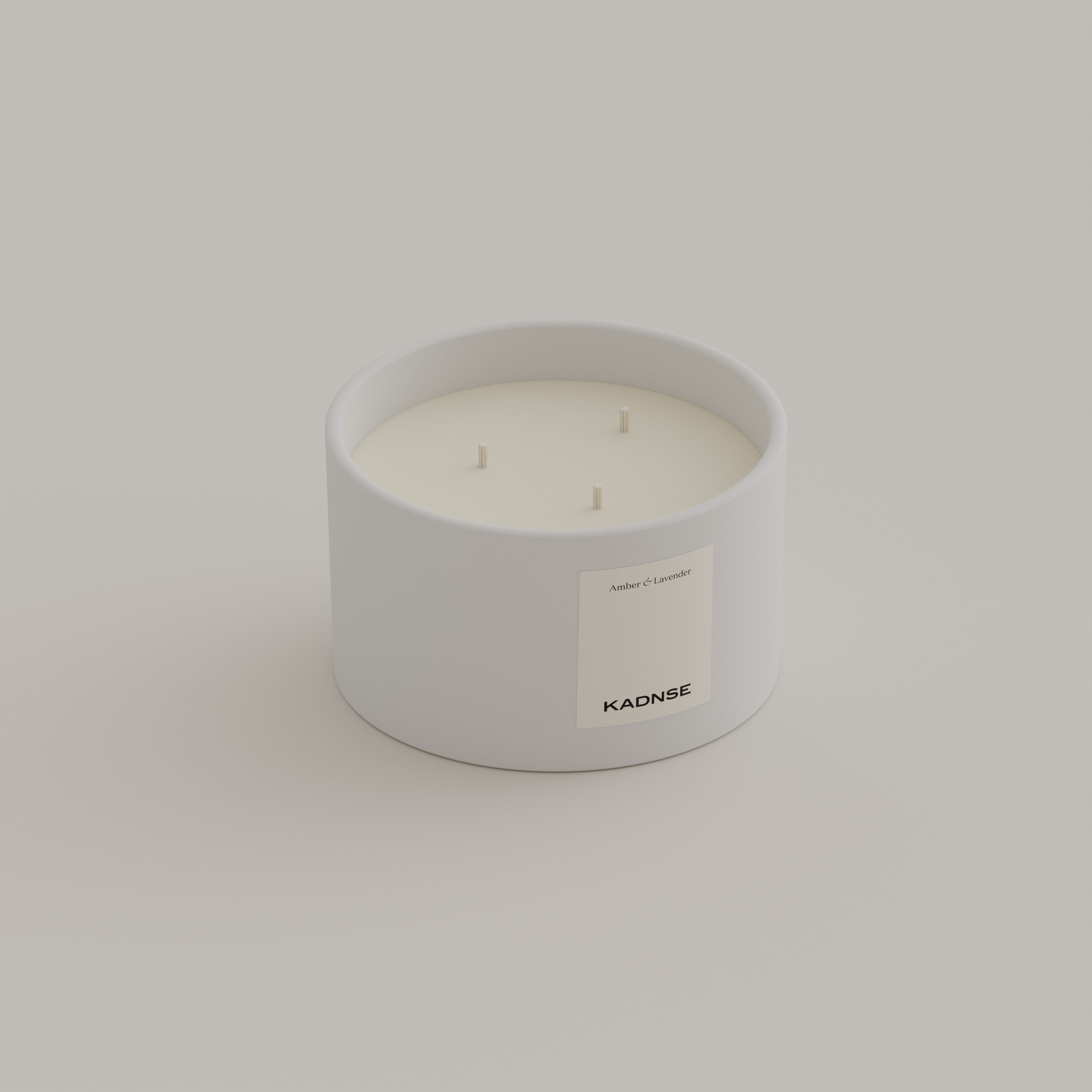 Black Amber & Lavender scented candle 500g White — Kadnse handpoured luxury candle, natural wax, made in Porto