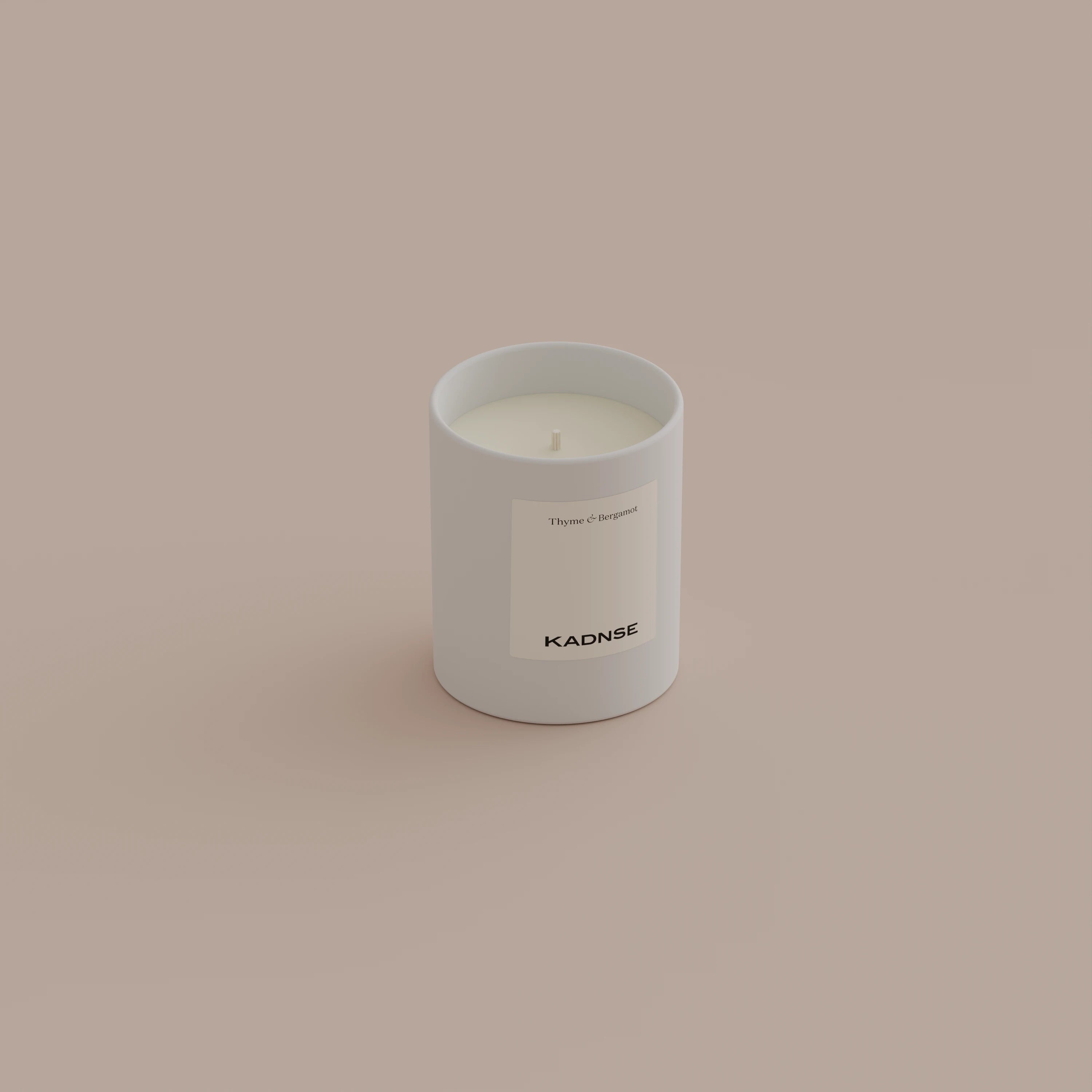 Thyme & Bergamot scented candle hover view — Kadnse handpoured luxury candle, natural wax, made in Porto