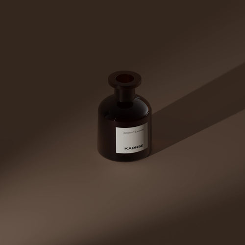 Black Amber & Lavender reed diffuser hover darker — Kadnse luxury home fragrance, natural fragrance oil, handcrafted in Porto