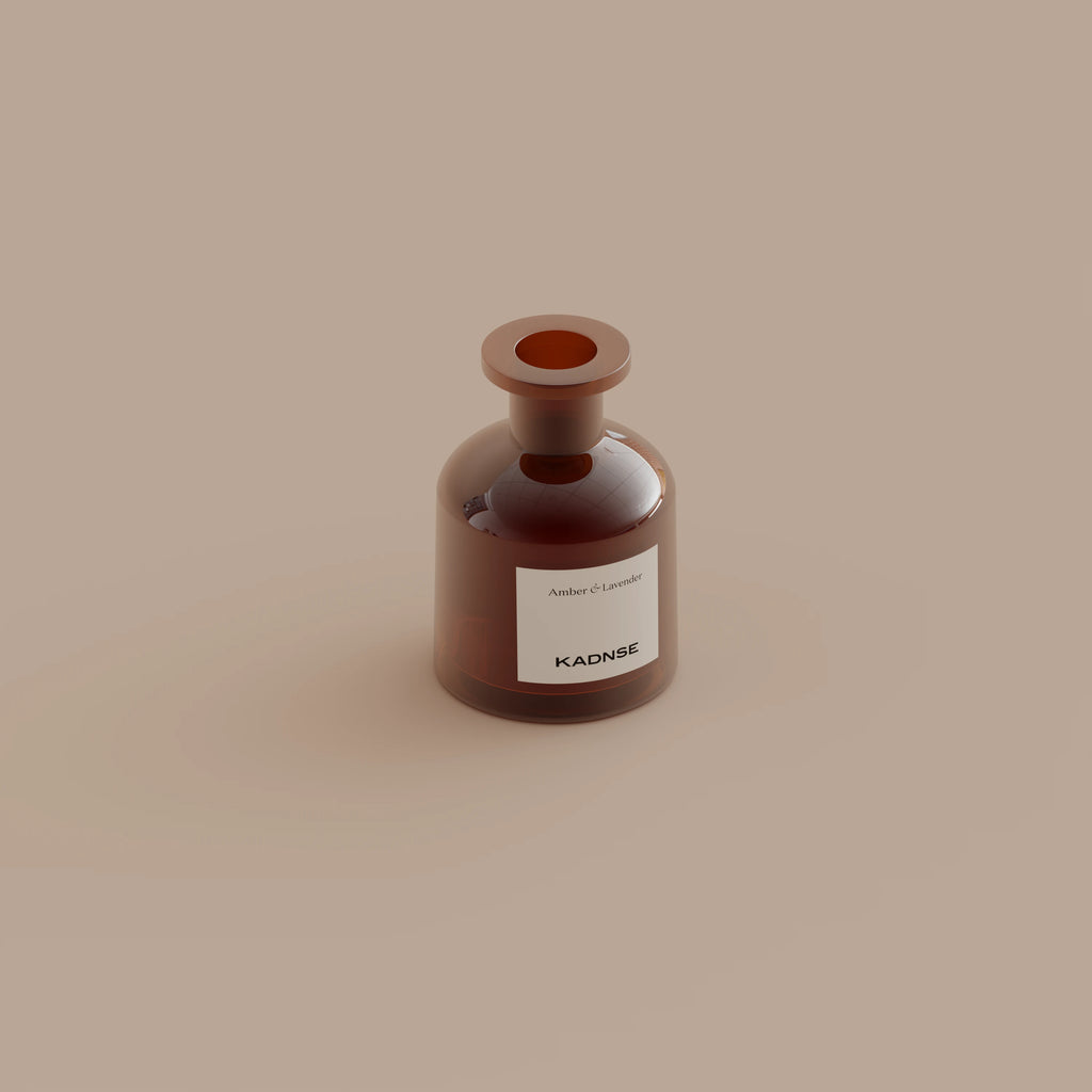 Black Amber & Lavender reed diffuser hover view — Kadnse luxury home fragrance, natural fragrance oil, handcrafted in Porto