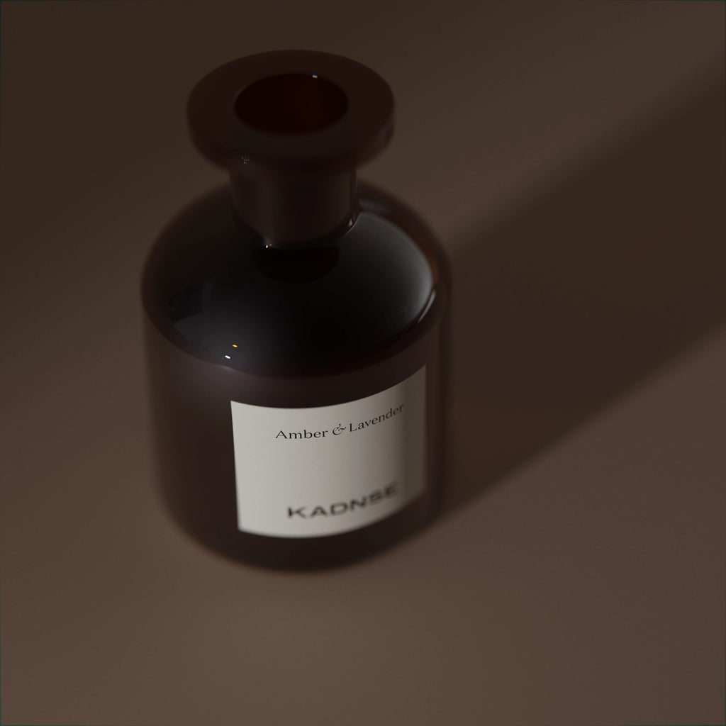 Black Amber & Lavender reed diffuser depth of field — Kadnse luxury home fragrance, natural fragrance oil, handcrafted in Porto