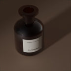 Black Amber & Lavender reed diffuser depth of field — Kadnse luxury home fragrance, natural fragrance oil, handcrafted in Porto