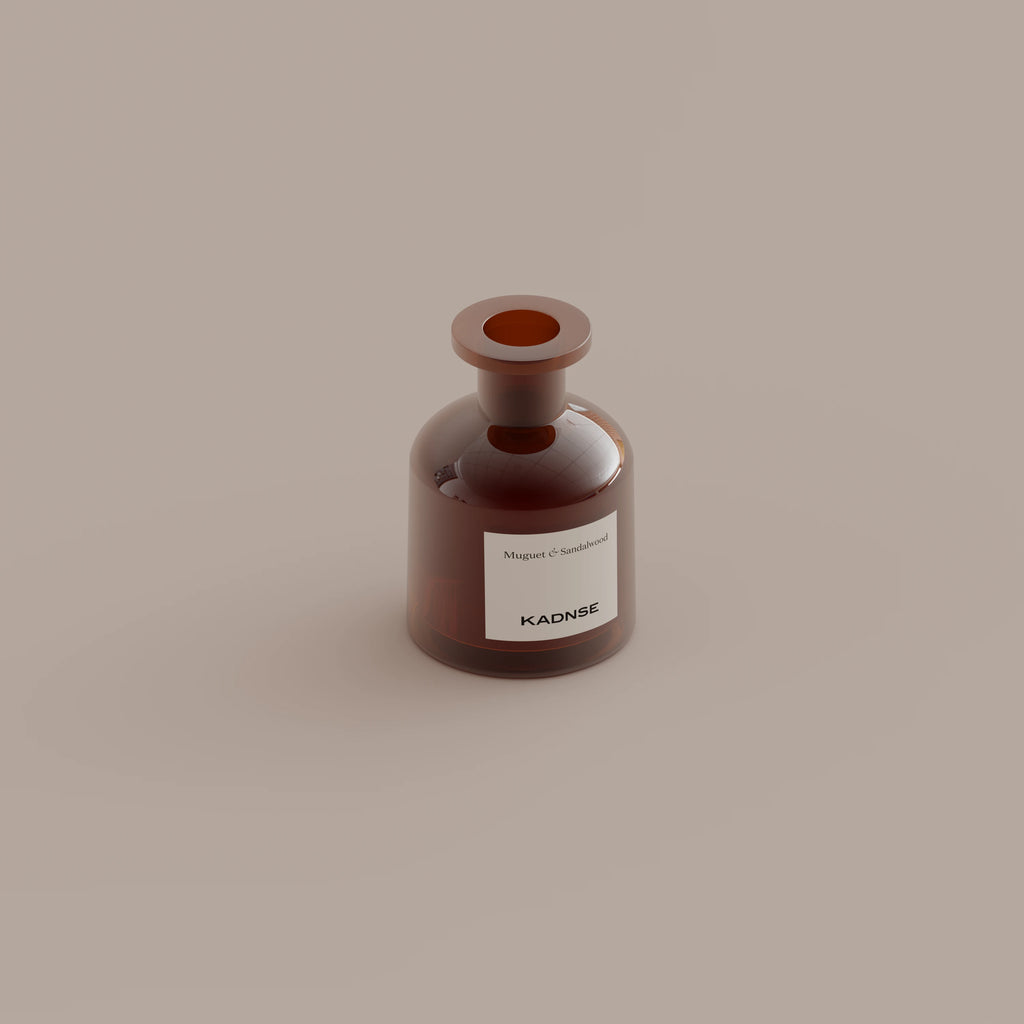 Muguet & Sandalwood reed diffuser hover view — Kadnse luxury home fragrance, natural fragrance oil, handcrafted in Porto