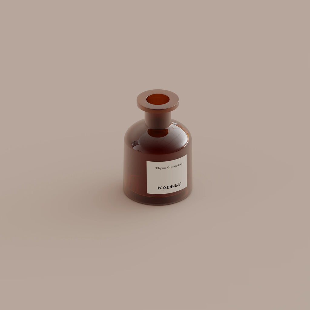 Thyme & Bergamot reed diffuser hover view — Kadnse luxury home fragrance, natural fragrance oil, handcrafted in Porto